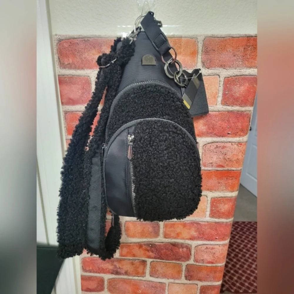 House of Harlow sherpa style accent crossbody pouch bag purse. NWT BLACK